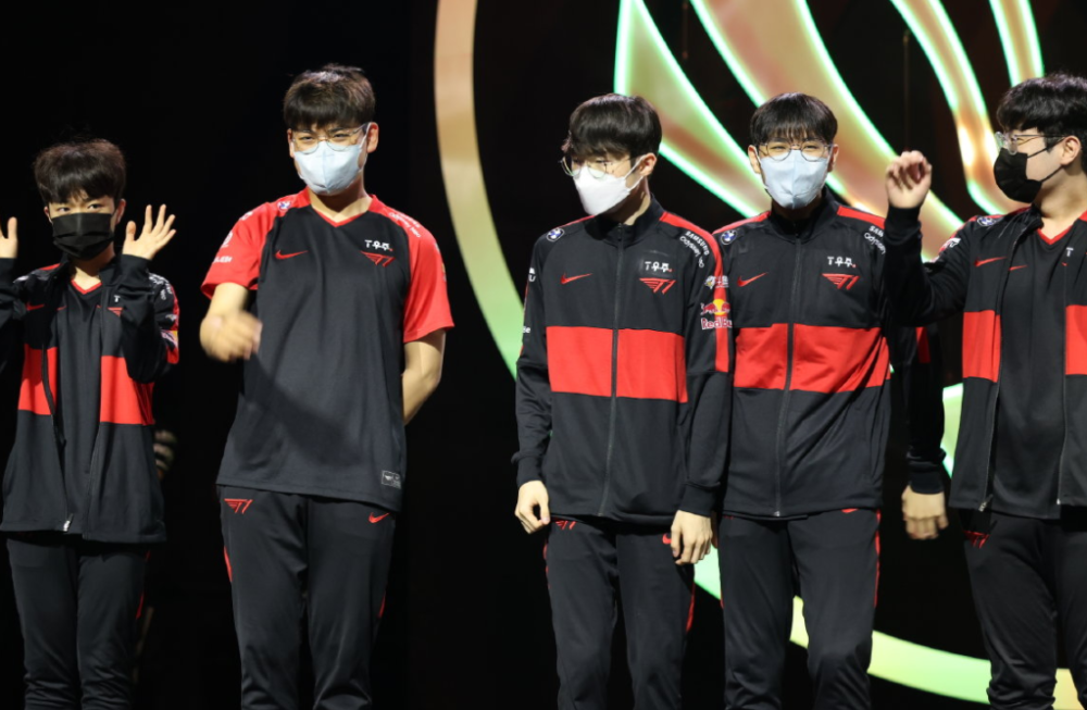 FLY碾压HKA,Oner打出惊人五杀激烈交锋半决赛,让粉丝疯狂欢呼 FLY碾压HKA,Oner打出惊人五杀激烈交锋半决赛,让粉丝疯狂欢呼