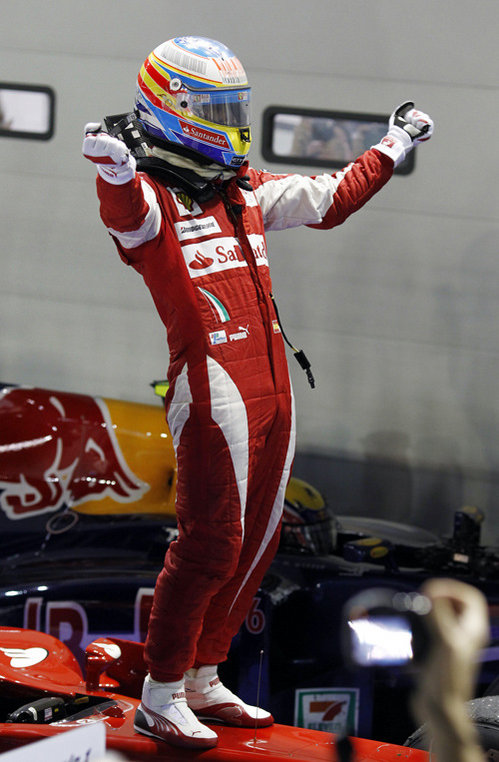 关于索伯车队鏖战红牛二队，阿隆索高光表现的信息